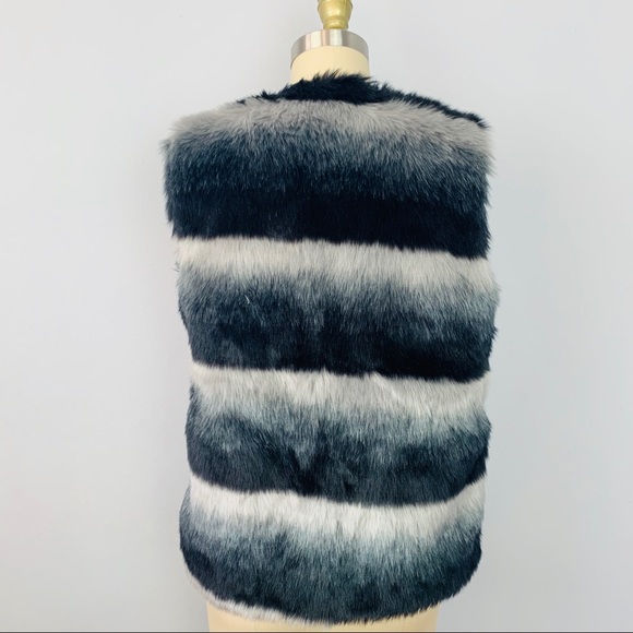 Glamsia Faux Fur Vest - Picture 4 of 8